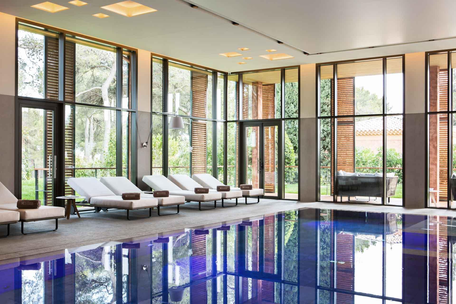 La piscine du spa de l’Hôtel du Castellet © DR La piscine du spa de l’Hôtel du Castellet © DR
